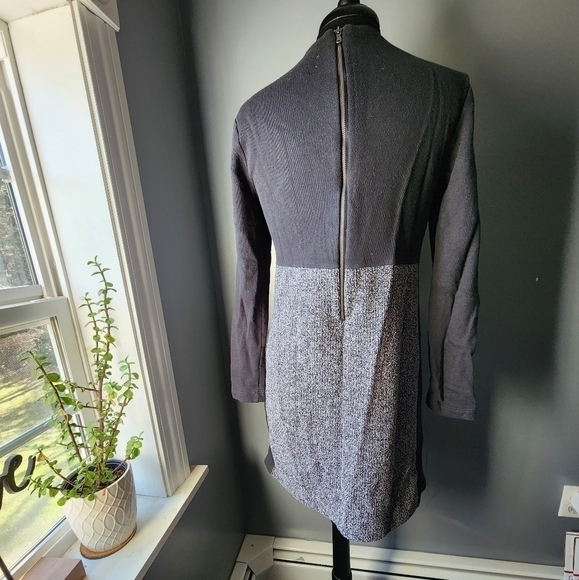 Lou & Grey Colorblock Long Sleeve Dress - Picture 3 of 4